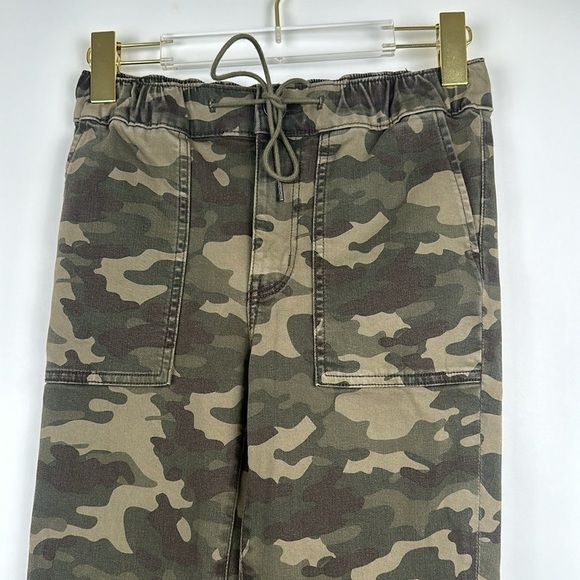 American Eagle Outfitters women’s Next Level Stretch Camo Joggers Size 2 Short - Picture 3 of 14